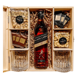 ZESTAW WHISKY JOHNNIE WALKER BLACK LABEL SHERRY FINISH 0.7L + PISTACJE + CZEKOLADKI + NERKOWCE + 2 SZKLANKI