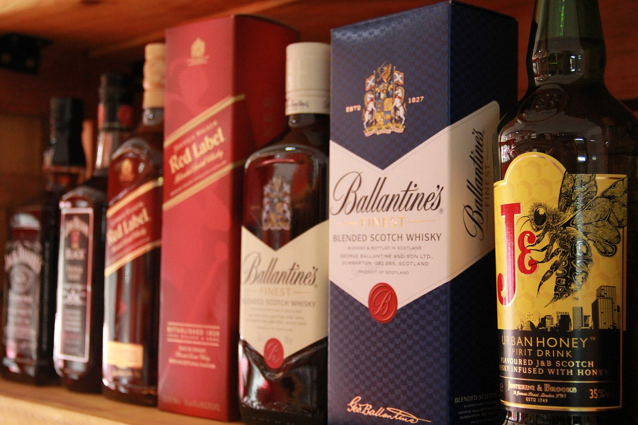 Alkohole w Dużych Butelkach: Elegancja, Luksus i Wyjątkowe Doznania
